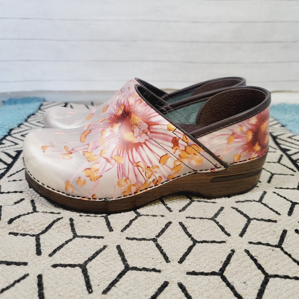 DANSKO FLORAL POPPY CREAM PROFESSIONAL CLOGS, SZ 38 /US 7.5-8